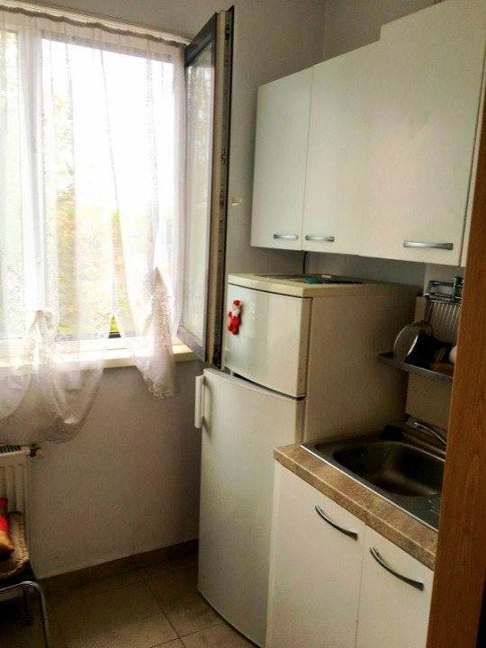 Garsoniera spatioasa in Prel. Ghencea, bloc 2010, compartimentare in 2 camere