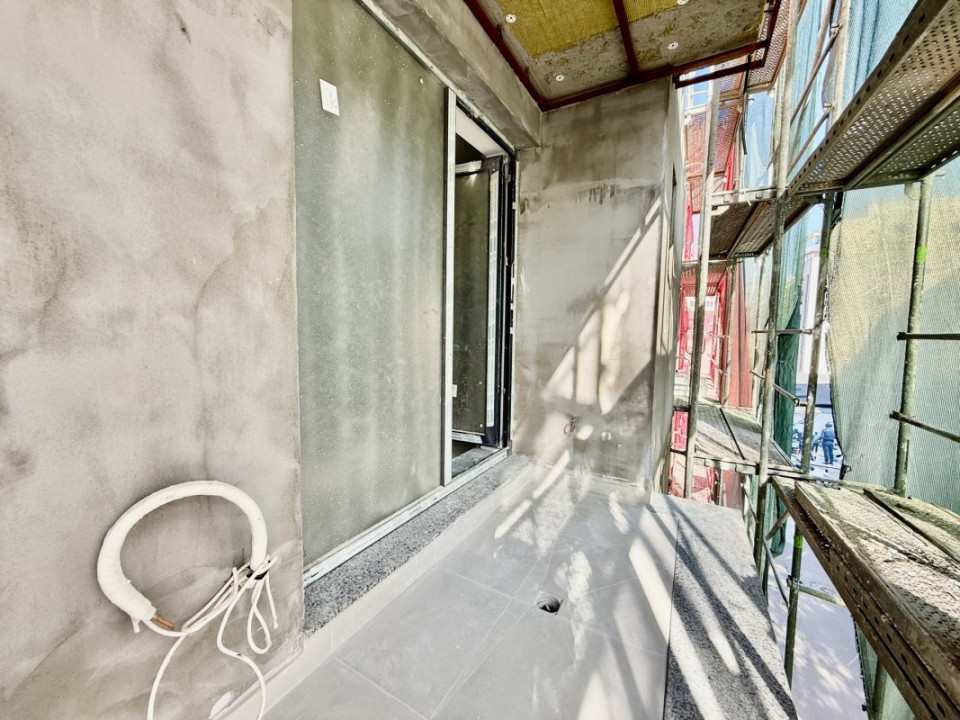 Ultracentral,  2 camere cu 2 bai, priveliste si soare !