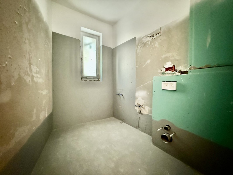 Centrul Capitalei, apartament cu 2 bai, etaj superior !