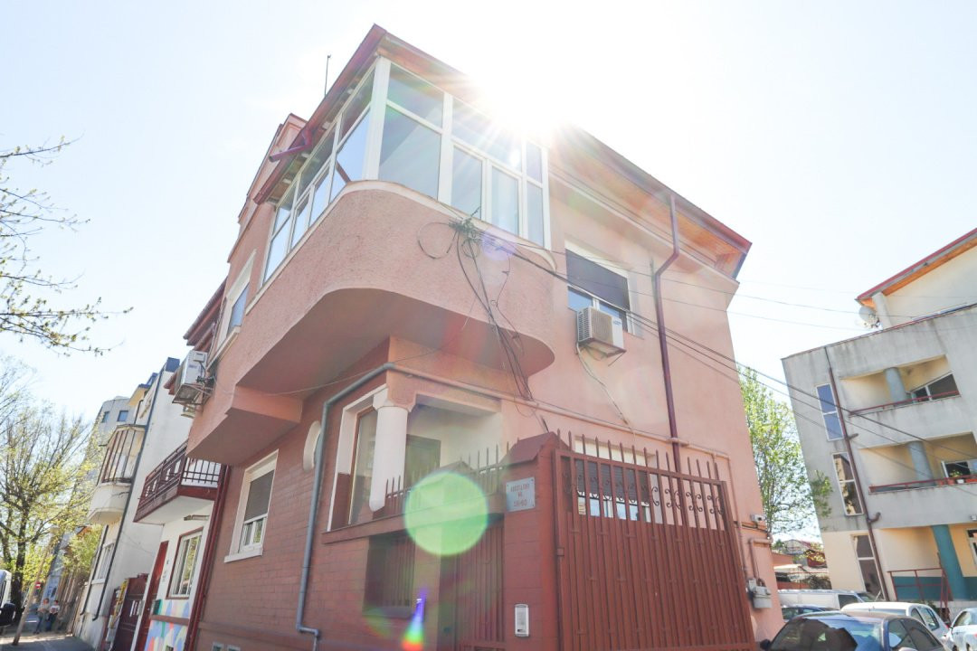 Casă de vânzare cu 4 camere - Piața Iancului/Muncii