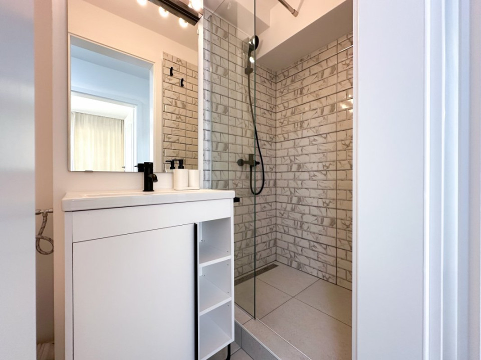 Cel mai scump dar si cel mai frumos 4 camere din Aparatorii Patriei