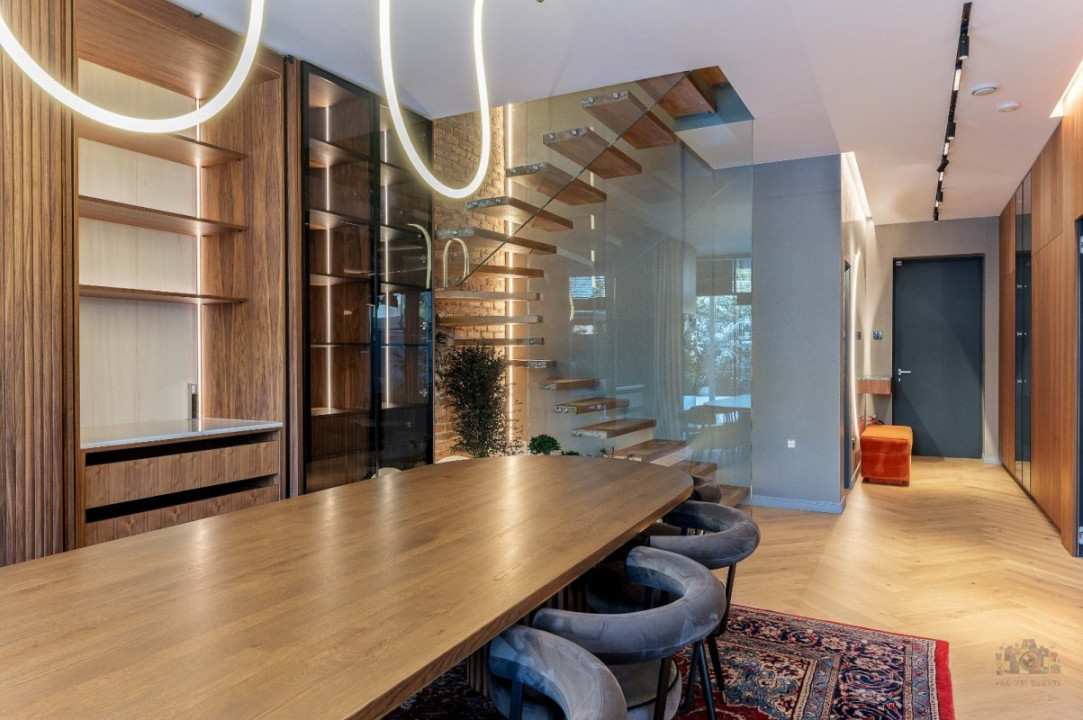 Vila de inchiriat- 6 camere- piscina - pompe de caldura