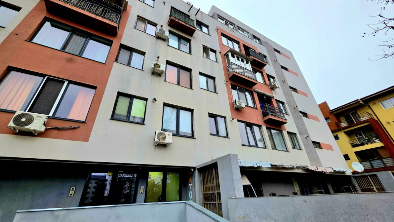 Apartament cu 5 camere-239 mp. utili si terasa 356 mp. in Prel. Ghencea-parter