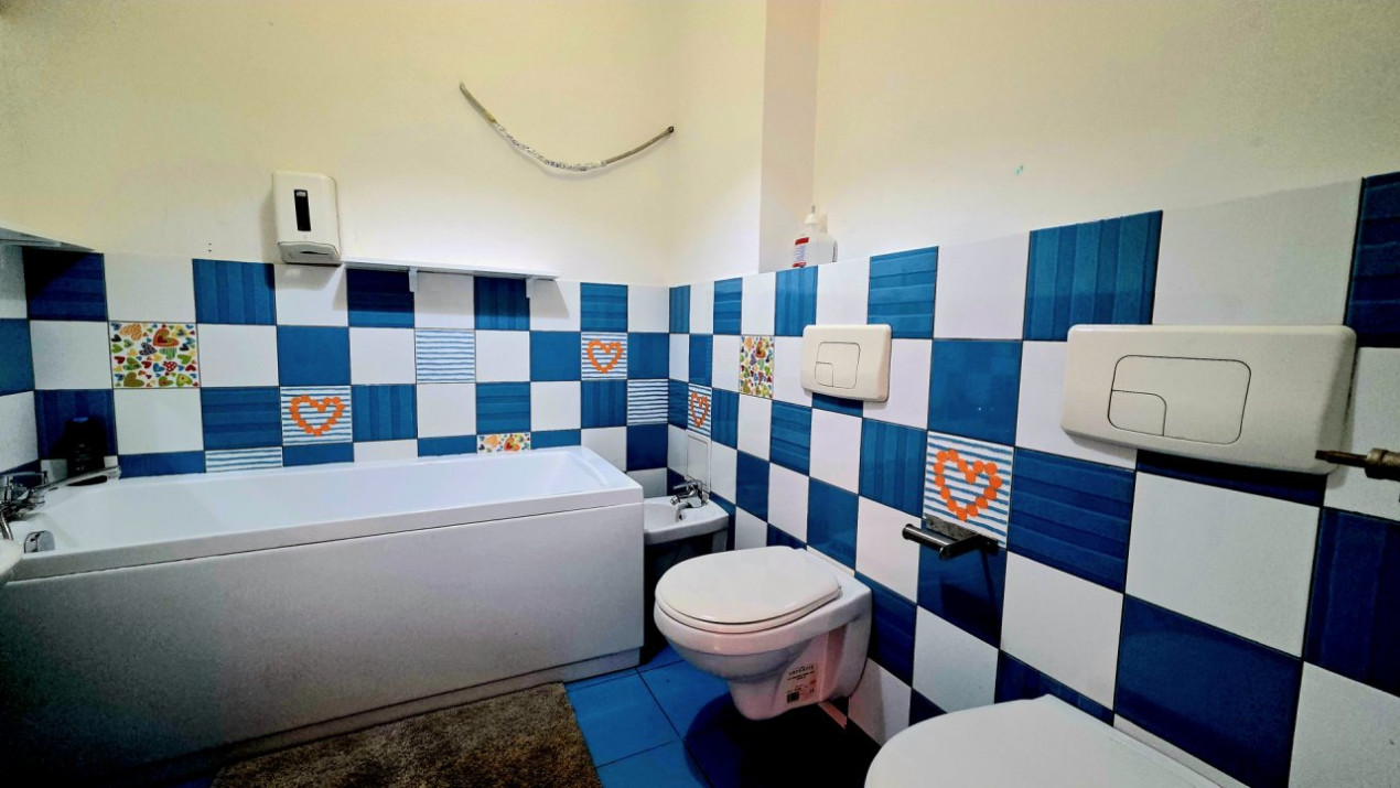 Apartament cu 5 camere-239 mp. utili si terasa 356 mp. in Prel. Ghencea-parter