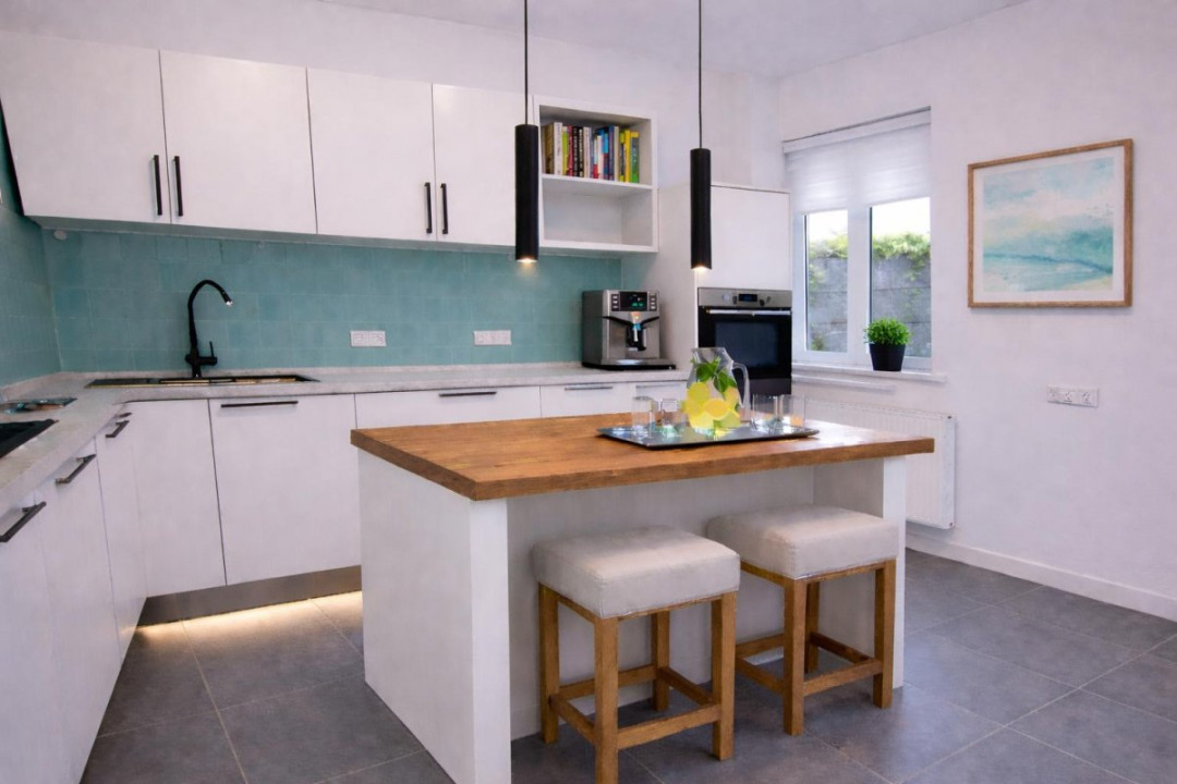 Apartament cu 5 camere-239 mp. utili si terasa 356 mp. in Prel. Ghencea-parter