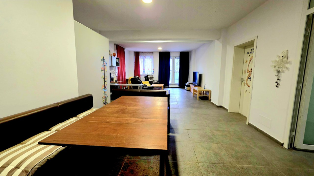 Apartament cu 5 camere-239 mp. utili si terasa 356 mp. in Prel. Ghencea-parter