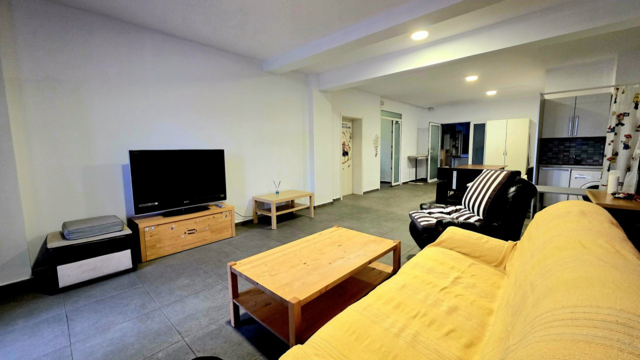 Apartament cu 5 camere-239 mp. utili si terasa 356 mp. in Prel. Ghencea-parter