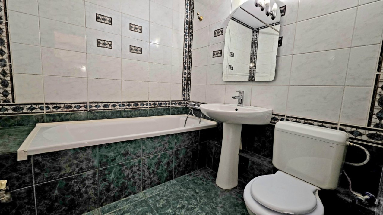 Cerere mare, oferta mica. Apartament 3 camere cu relaxare inclusa