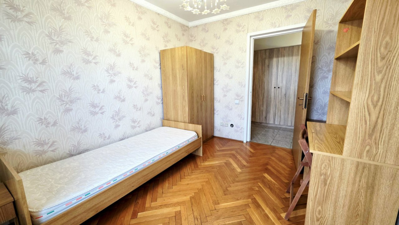 Cerere mare, oferta mica. Apartament 3 camere cu relaxare inclusa