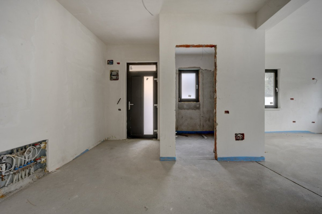 Casa se preda finisata - 4 bai -3 dormitoare - curte - parcare -  metrou Păcii 