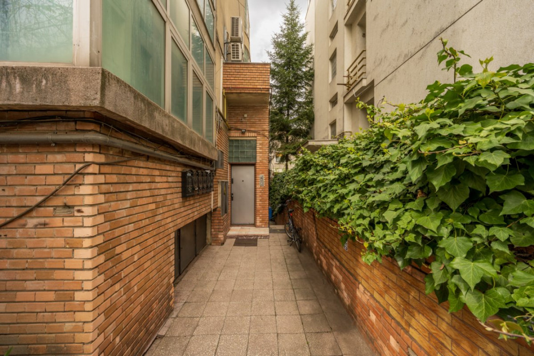 Apartament luminos de 5 camere de închiriat, etaj 1/4, garaj, Bd. Primăverii!