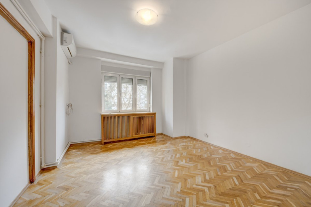 Apartament luminos de 5 camere de închiriat, etaj 1/4, garaj, Bd. Primăverii!