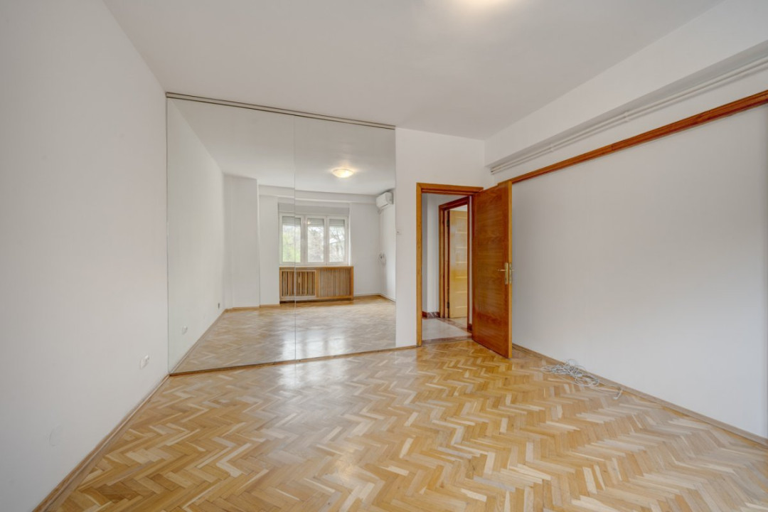 Apartament luminos de 5 camere de închiriat, etaj 1/4, garaj, Bd. Primăverii!