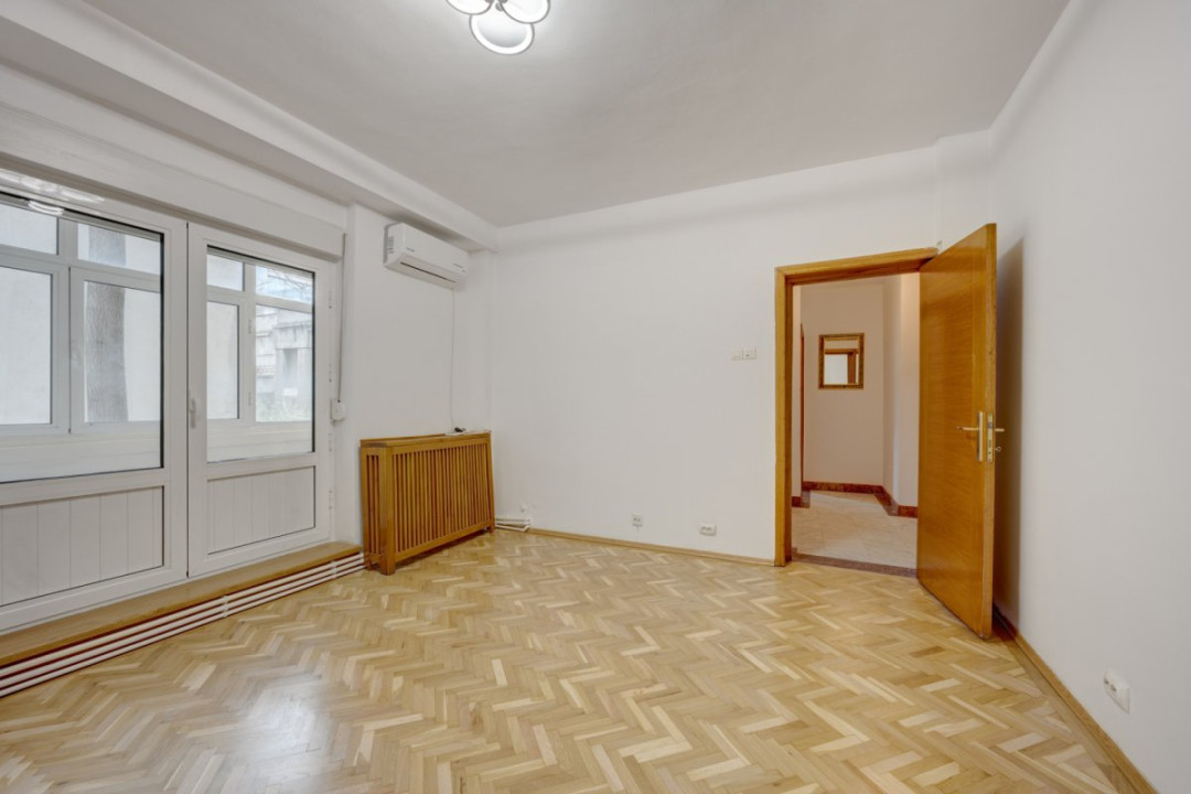 Apartament luminos de 5 camere de închiriat, etaj 1/4, garaj, Bd. Primăverii!