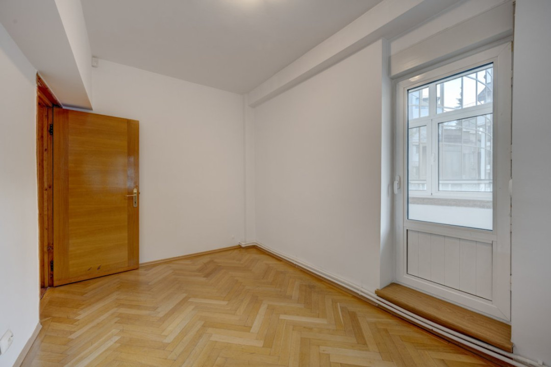 Apartament luminos de 5 camere de închiriat, etaj 1/4, garaj, Bd. Primăverii!