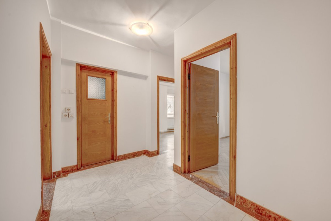Apartament luminos de 5 camere de închiriat, etaj 1/4, garaj, Bd. Primăverii!