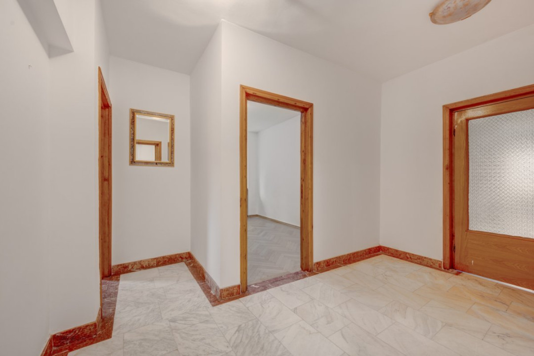 Apartament luminos de 5 camere de închiriat, etaj 1/4, garaj, Bd. Primăverii!