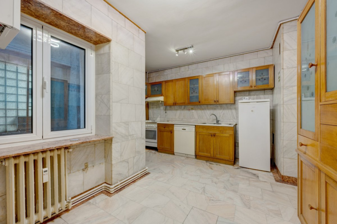Apartament luminos de 5 camere de închiriat, etaj 1/4, garaj, Bd. Primăverii!