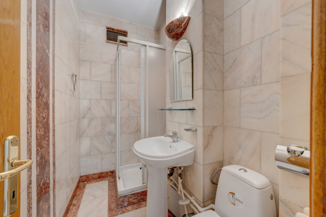Apartament luminos de 5 camere de închiriat, etaj 1/4, garaj, Bd. Primăverii!