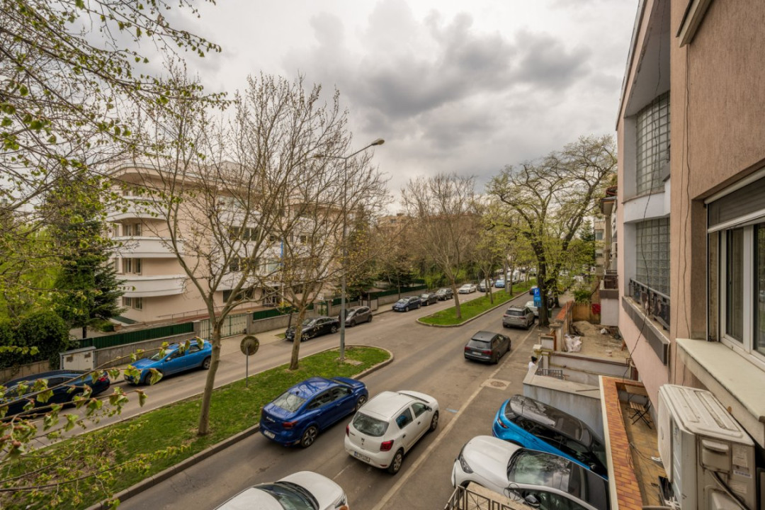 Apartament luminos de 5 camere de închiriat, etaj 1/4, garaj, Bd. Primăverii!