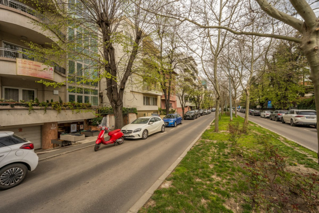 Apartament luminos de 5 camere de închiriat, etaj 1/4, garaj, Bd. Primăverii!