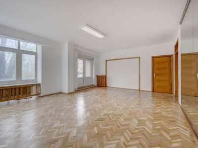 Apartament luminos de 5 camere de închiriat, etaj 1/4, garaj, Bd. Primăverii!