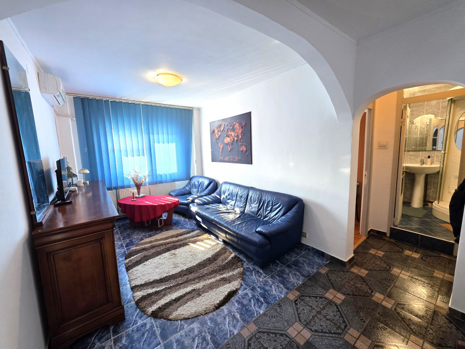 De vanzare 4 camere Ale Huedin 1, cu loc de parcare si centrala proprie