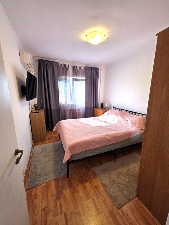 De vanzare 4 camere Ale Huedin 1, cu loc de parcare si centrala proprie