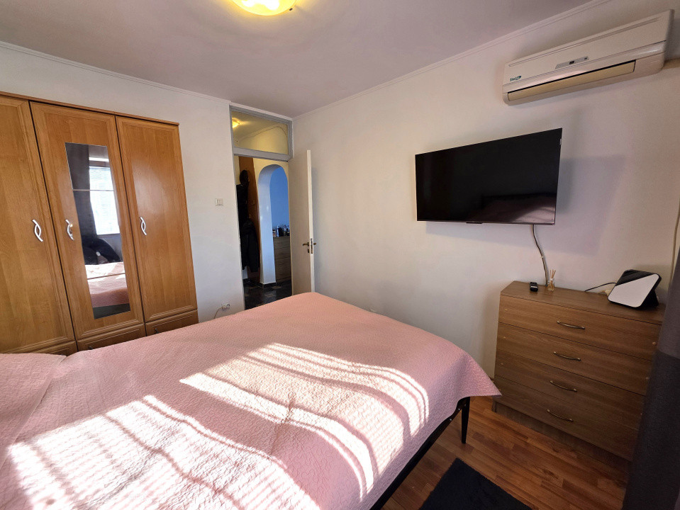 De vanzare 4 camere Ale Huedin 1, cu loc de parcare si centrala proprie