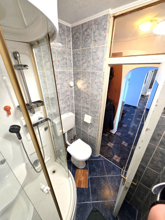 De vanzare 4 camere Ale Huedin 1, cu loc de parcare si centrala proprie