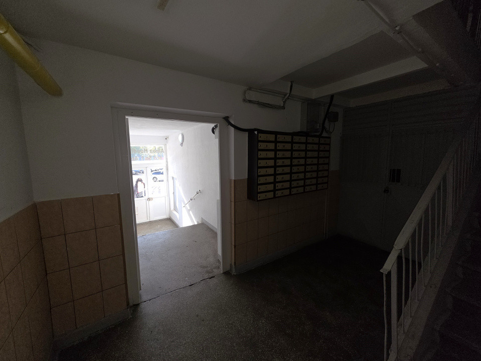 De vanzare 4 camere Ale Huedin 1, cu loc de parcare si centrala proprie