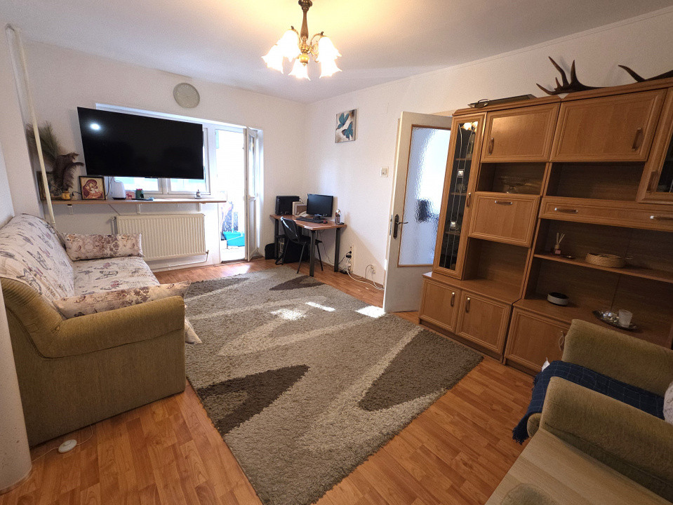 De vanzare 4 camere Ale Huedin 1, cu loc de parcare si centrala proprie