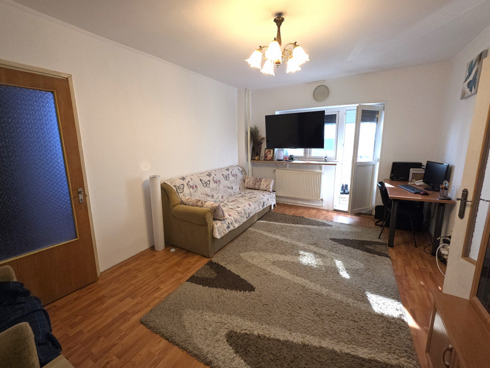 De vanzare 4 camere Ale Huedin 1, cu loc de parcare si centrala proprie