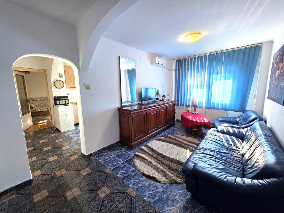 De vanzare 4 camere Ale Huedin 1, cu loc de parcare si centrala proprie