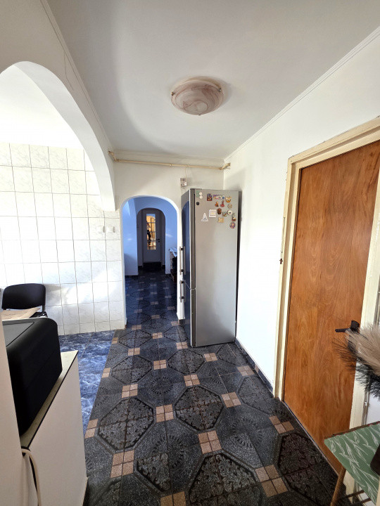 De vanzare 4 camere Ale Huedin 1, cu loc de parcare si centrala proprie