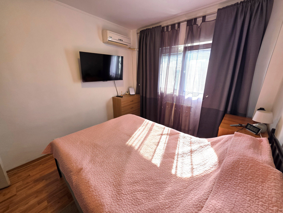 De vanzare 4 camere Ale Huedin 1, cu loc de parcare si centrala proprie