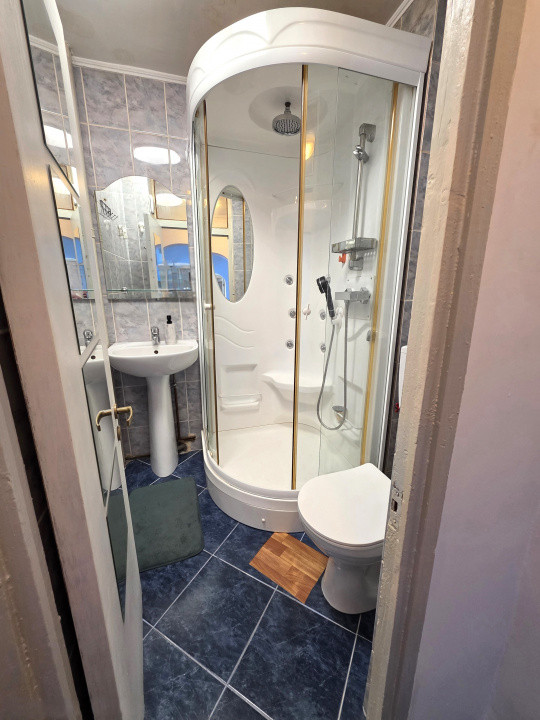 De vanzare 4 camere Ale Huedin 1, cu loc de parcare si centrala proprie