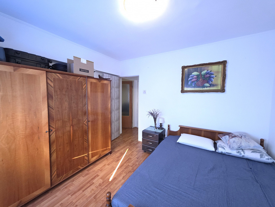 De vanzare 4 camere Ale Huedin 1, cu loc de parcare si centrala proprie