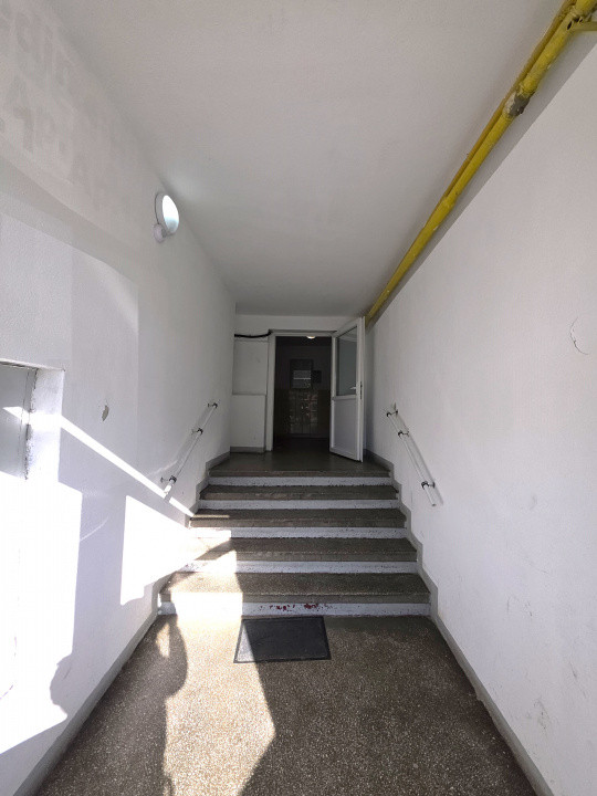 De vanzare 4 camere Ale Huedin 1, cu loc de parcare si centrala proprie