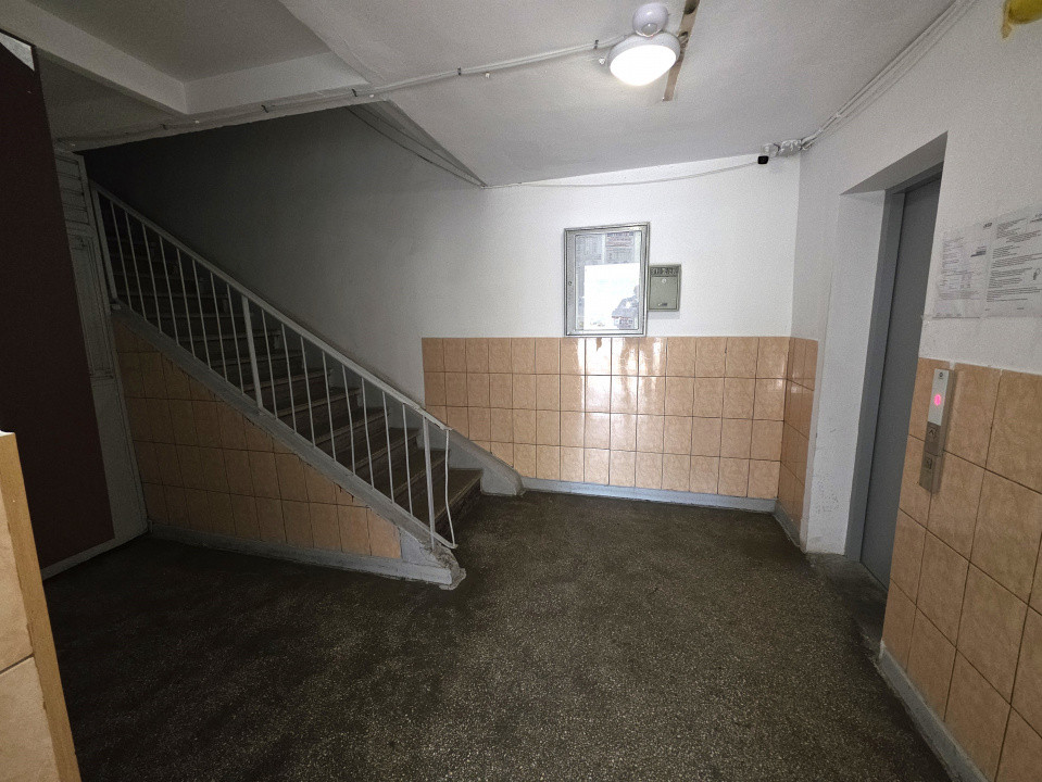 De vanzare 4 camere Ale Huedin 1, cu loc de parcare si centrala proprie