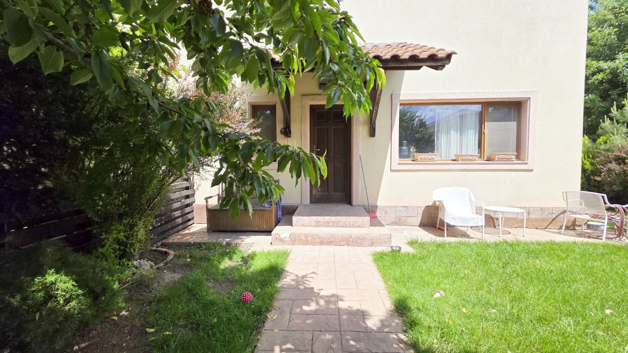 Green City. Casa frumoasa, gradina si liniste de vanzare