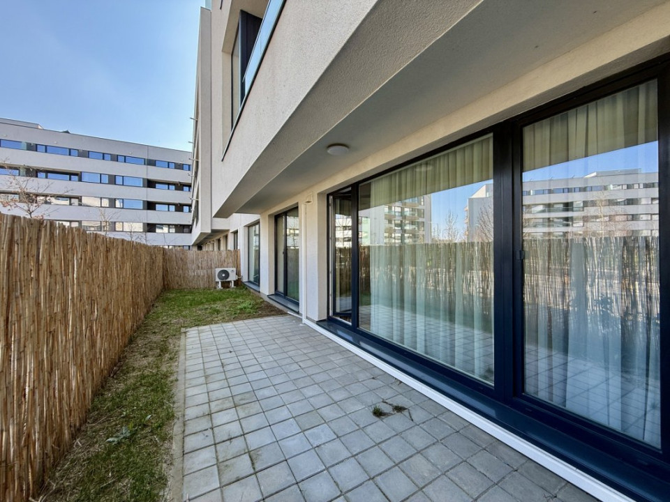 Apartament cu piscina si gradina proprie, nou, la prima inchiriere