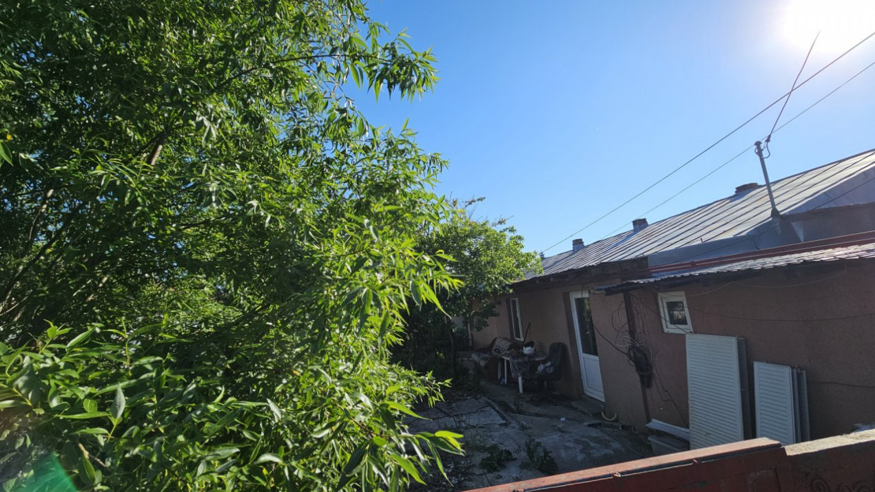 Popești Leordeni, teren 203mp cu casă demolabila/renovabila, singur curte