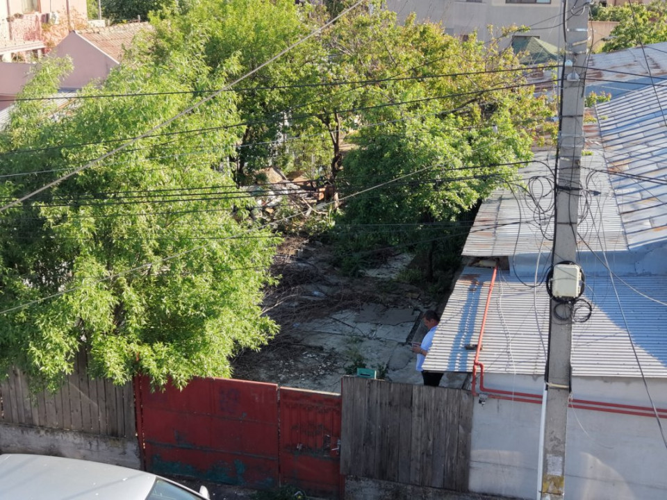 Popești Leordeni, teren 203mp cu casă demolabila/renovabila, singur curte