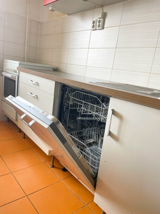Crangasi-apartament 2 camere,decomandat,la 12 min de Metrou,an 1983