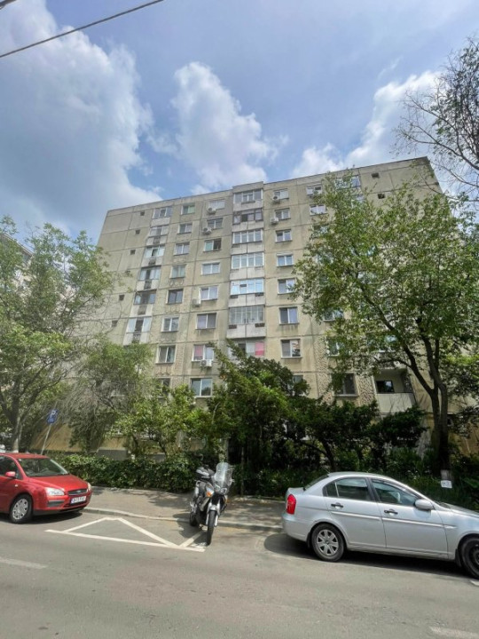 Crangasi-apartament 2 camere,decomandat,la 12 min de Metrou,an 1983
