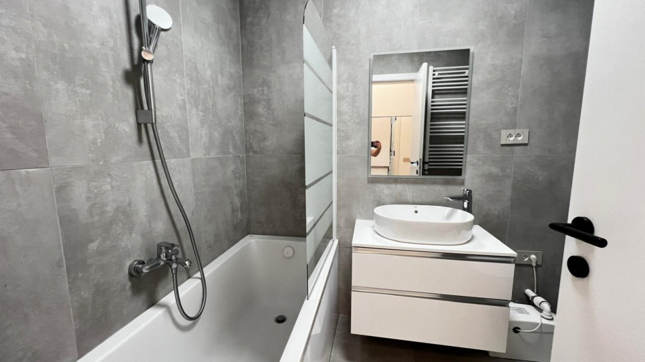 Apartament mobilat si utilat, curte engleza, liber