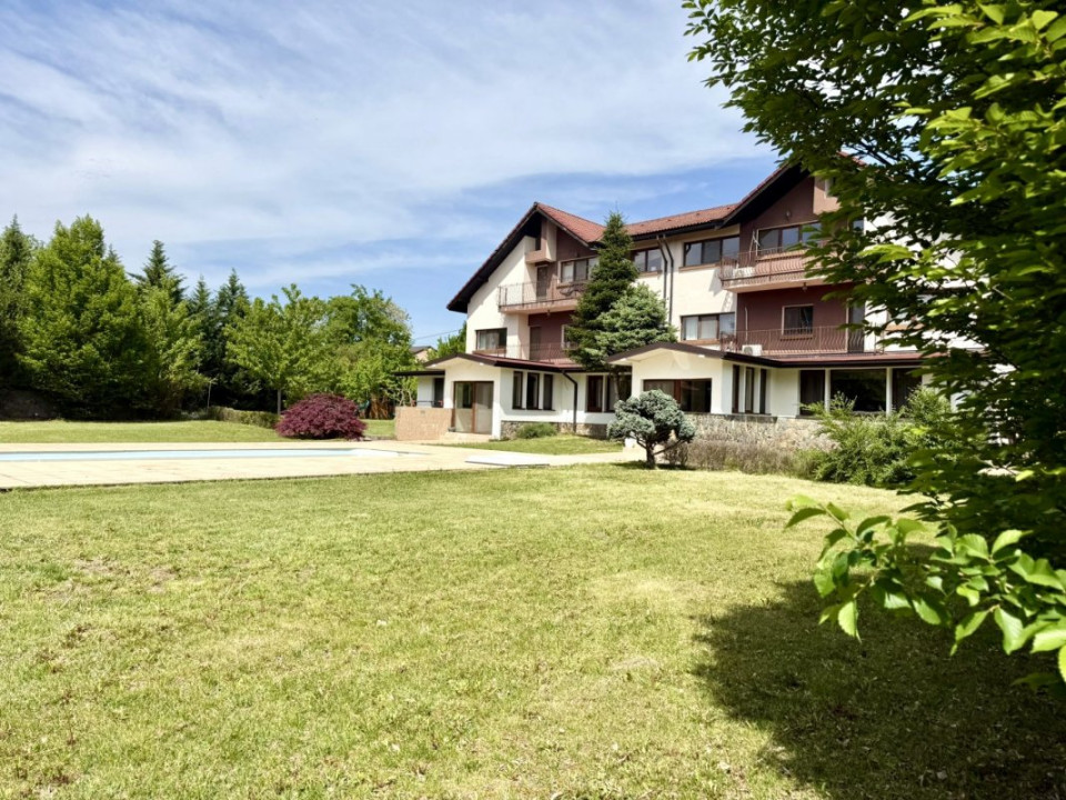 Domeniu Privat cu 3.278 mp Teren | Piscină, Iaz Ornamental și Reședință