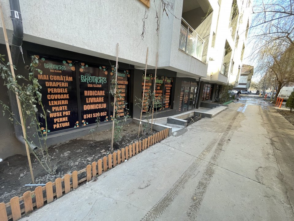 Spatiu comercial 110 mp vitrina 13m Militari Residence-Tineretului doua intrari 