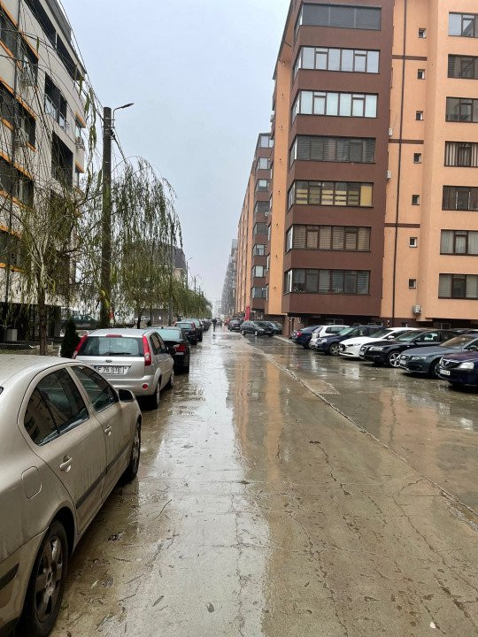 Spatiu comercial 110 mp vitrina 13m Militari Residence-Tineretului doua intrari 